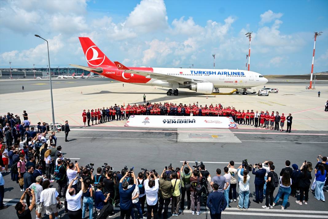 Team Türkiye kafilesini Paris’e Konya uçağı götürdü 6
